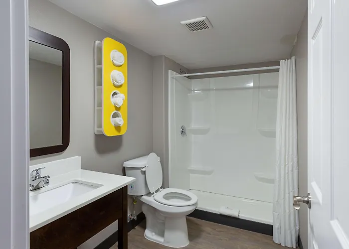 Hotel 6-show Low, Az