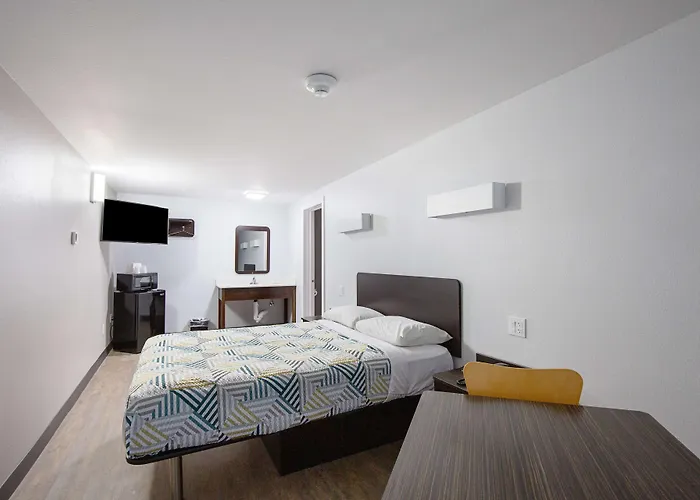 6-show Low, Az Hotel