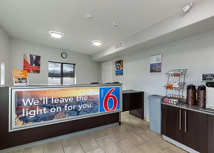 6-show Low, Az Hotel