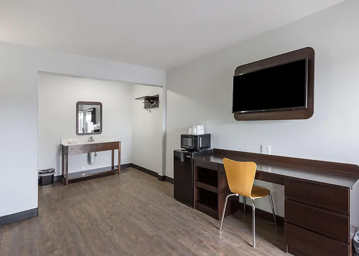 6-show Low, Az Hotel