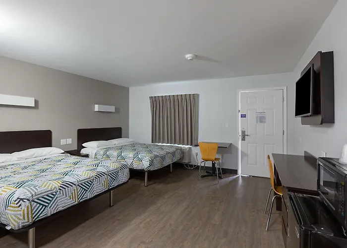 Hotel 6-show Low, Az