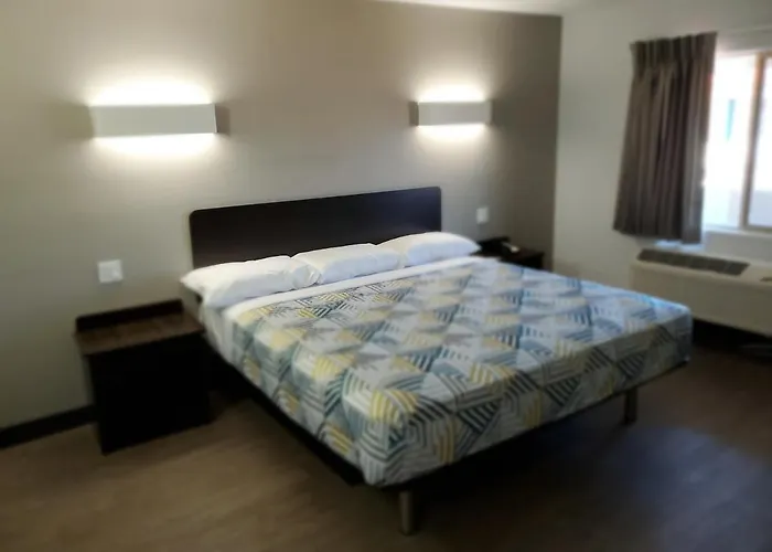 6-show Low, Az Hotel 3*