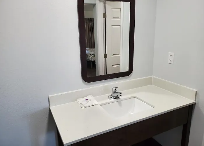 Hotel 6-show Low, Az 3*