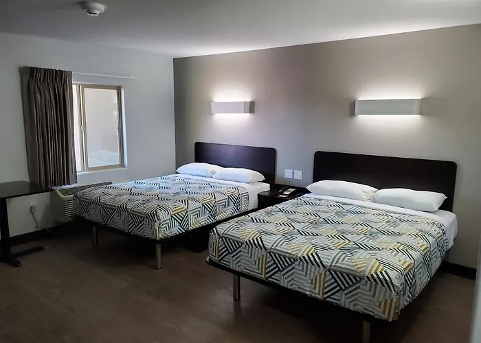 Hotel 6-show Low, Az 3*