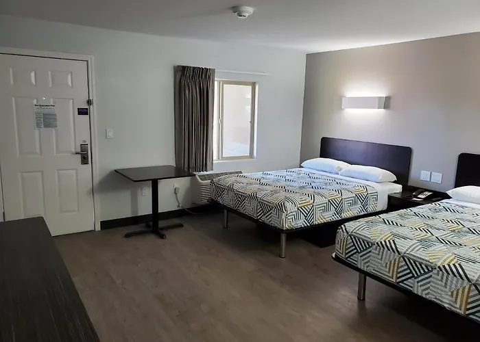 6-show Low, Az Hotel
