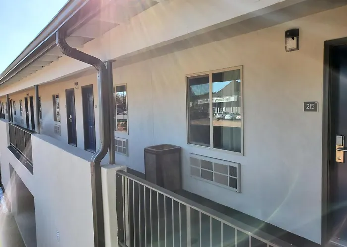 6-show Low, Az Hotel